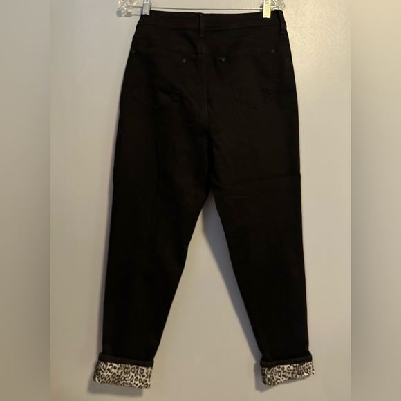 🌺 CHICOS DESTRUCTED ANIMAL ANKLE GIRLFRIEND JEANS🌺 - Picture 2 of 9